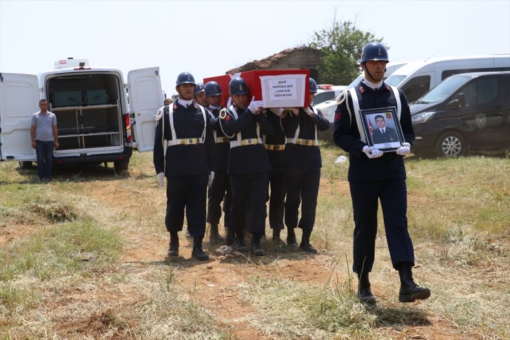 Jandarma Astsubay Çavuş Şen'in naaşı Antalya'da son yolculuğuna uğurlandı