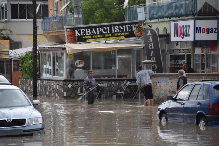 Karaman'da sağanak hayatı olumsuz etkiledi