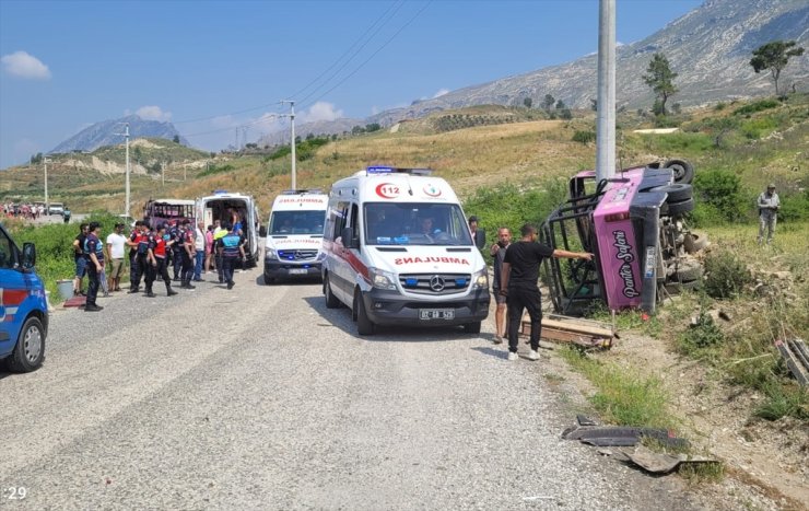 Antalya'da iki safari aracının çarpıştığı kazada 15 kişi yaralandı