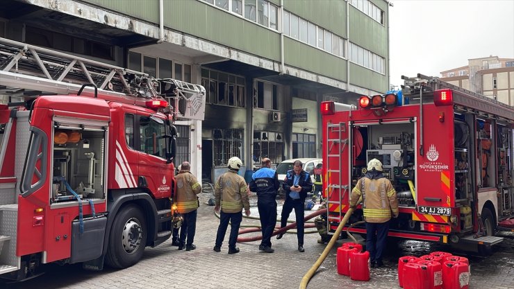 Başakşehir'de iş yerinde çıkan yangın söndürüldü