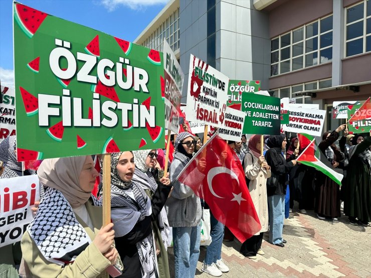 Çanakkale Onsekiz Mart Üniversitesi'nde öğrenciler Gazze'ye destek için yürüdü
