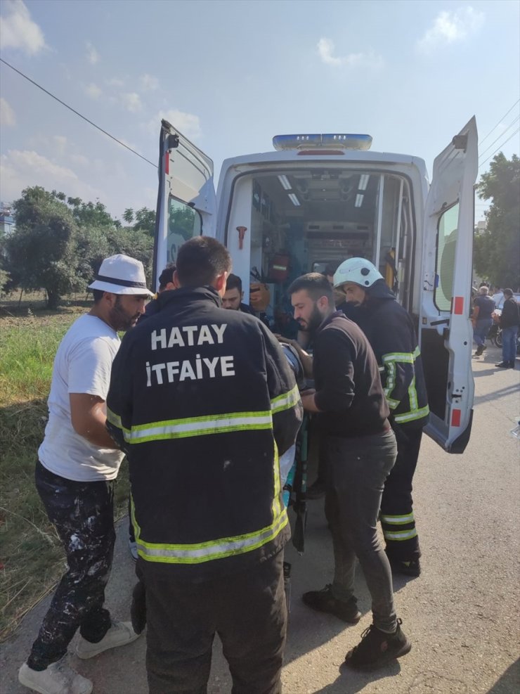 Hatay'da panelvan ile otomobil çarpıştı, 4 kişi yaralandı