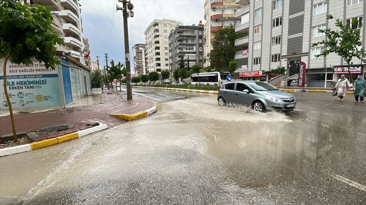 Şanlıurfa'da sağanak ve dolu etkili oldu