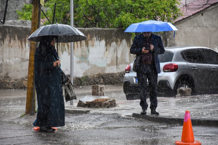 Van'da sağanak etkili oldu