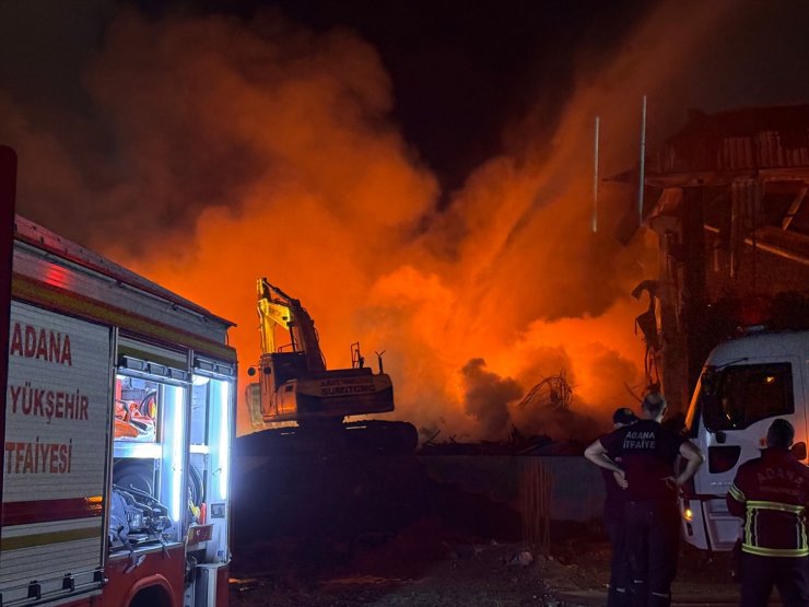 Adana'da motosiklet üretim tesisinde çıkan yangın kontrol altına alındı