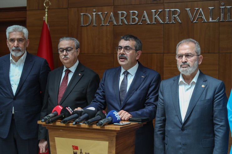 Bakan Tekin, Diyarbakır'da "İl Eğitim Değerlendirme Toplantısı"na katıldı: