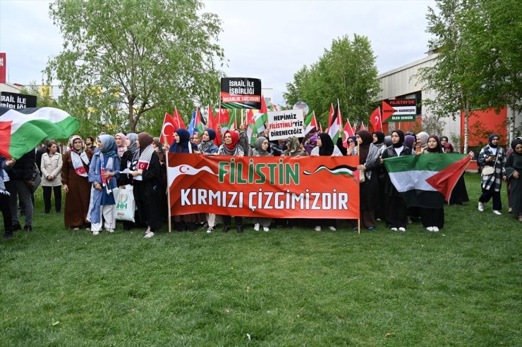 ÇAKÜ öğrencileri, ABD'deki Filistin gösterilerine oturma eylemiyle destek verdi