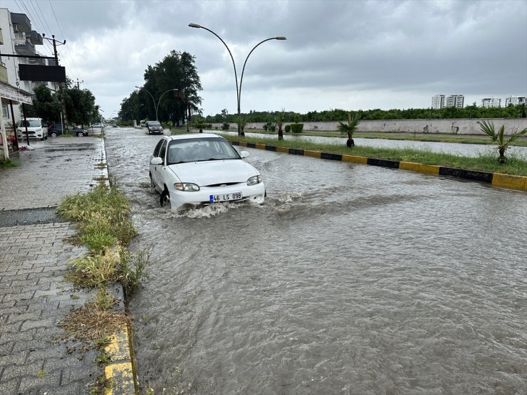 Hatay'da sağanak hayatı olumsuz etkiledi