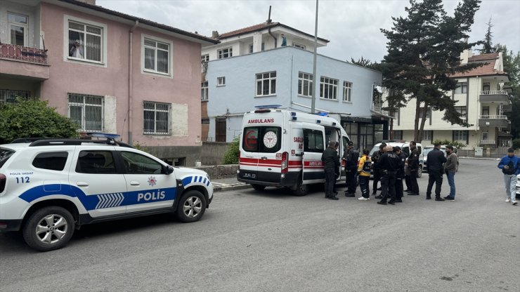 Kayseri'de baba ile kızı bıçaklı kavgada birbirini yaraladı