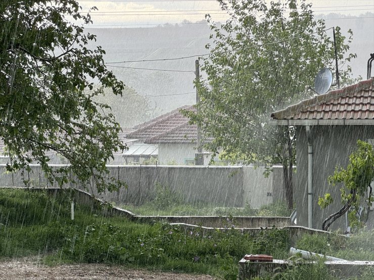 Kırklareli'nde sağanak ve dolu etkili oldu