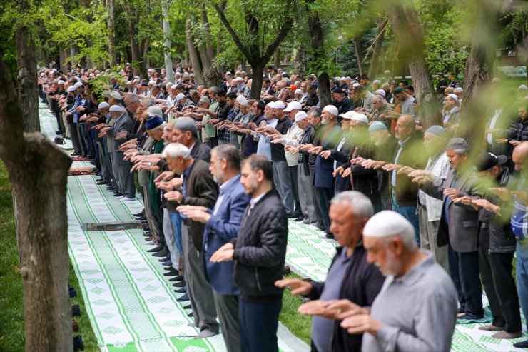 Konya'daki tarihi namazgahta yağmur ve şükür duası yapıldı