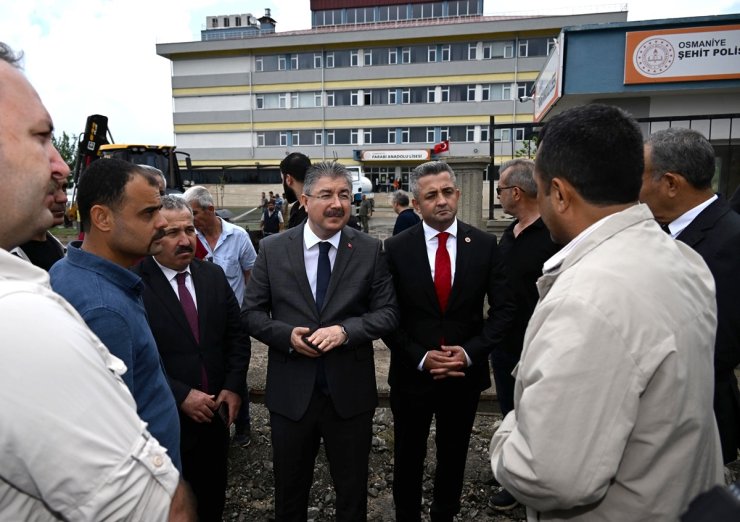 Osmaniye Valisi Yılmaz, sağanak nedeniyle zarar gören mahalle ve köylerde inceleme yaptı