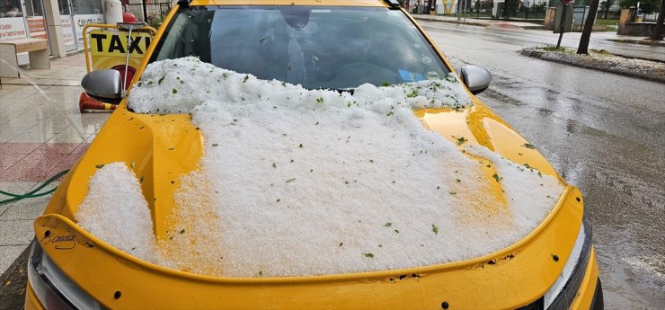 Amasya'da sağanak ve dolu hayatı olumsuz etkiledi