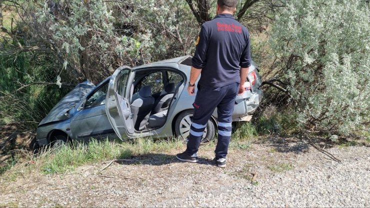 Çorum'da otomobilin devrilmesi sonucu 1 kişi öldü, 1 kişi yaralandı