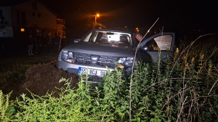Samsun'da toprak yığınına çarpan otomobilin sürücüsü öldü