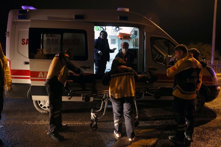 Sivas'ta Kızılırmak'a devrilen otomobildeki 3 kişi yaralandı