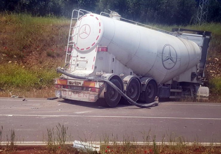 GÜNCELLEME - Gaziantep'te minibüsle beton mikseri çarpıştı