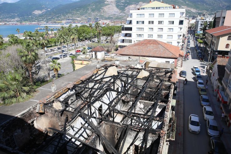 Hatay'da tarihi binada çıkan yangının nedeni araştırılıyor