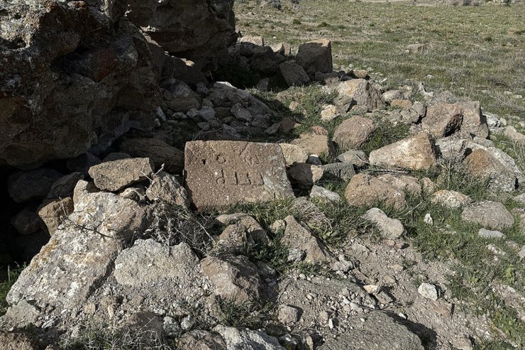Karaman'da yıkılan tarihi kilisenin 4 taşında "Allah" yazısı tespit edildi