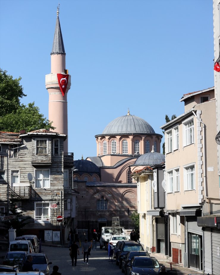 Yeniden ibadete açılan Kariye Camii'ne vatandaşlar yoğun ilgi gösterdi