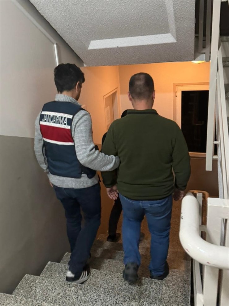 İzmir merkezli FETÖ operasyonunda 19 gözaltı