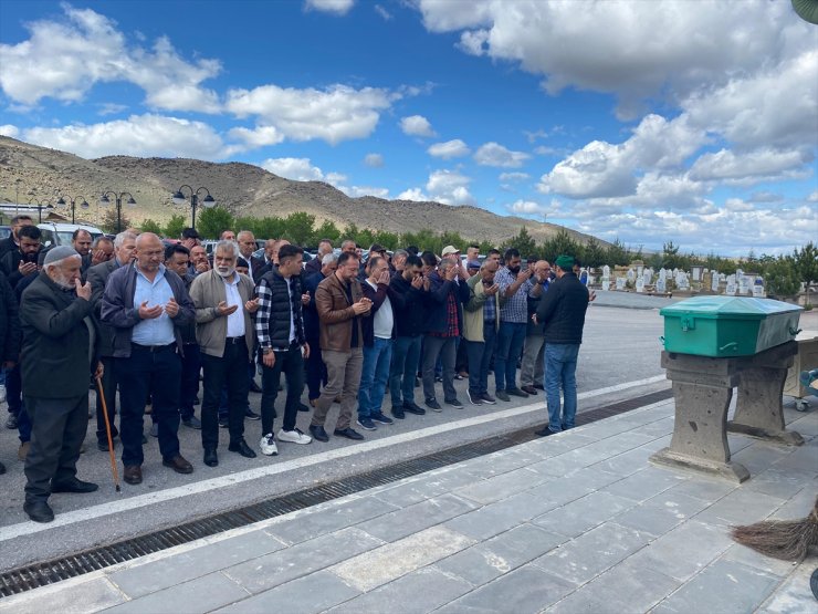 GÜNCELLEME - Kayseri'de babasının bıçakla yaraladığı genç kız hayatını kaybetti