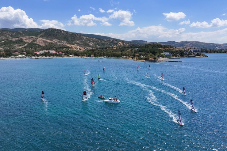 "Rüzgarın evi Foça" sörf tutkunlarını bekliyor