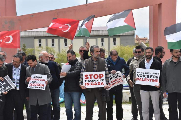 Van'da akademisyenler ve öğrenciler Filistin'e destek açıklaması yaptı