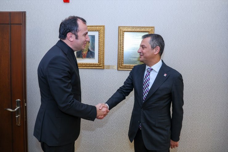 CHP Genel Başkanı Özel, Eğitim-İş Sendikası Genel Başkanı Özbay'ı kabul etti