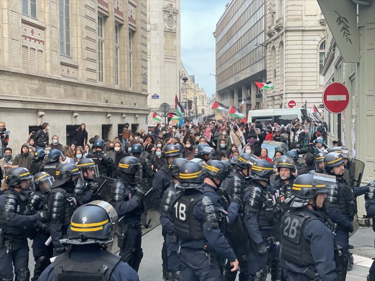 Fransız polisinden Filistin destekçisi öğrencilere biber gazlı müdahale