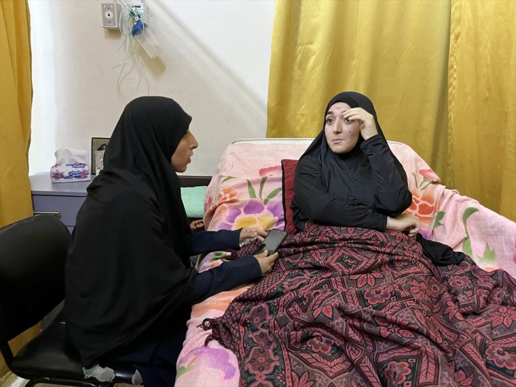İsrail'in saldırılarında ailesini kaybeden Filistinli genç kız tedavi olmak için Gazze dışına çıkamıyor