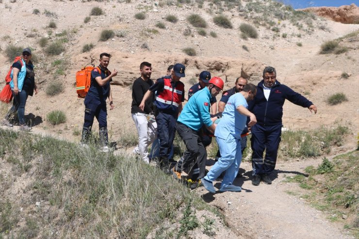 Kapadokya'da vadide düşerek ayağı kırılan Alman turist UMKE ekiplerince kurtarıldı