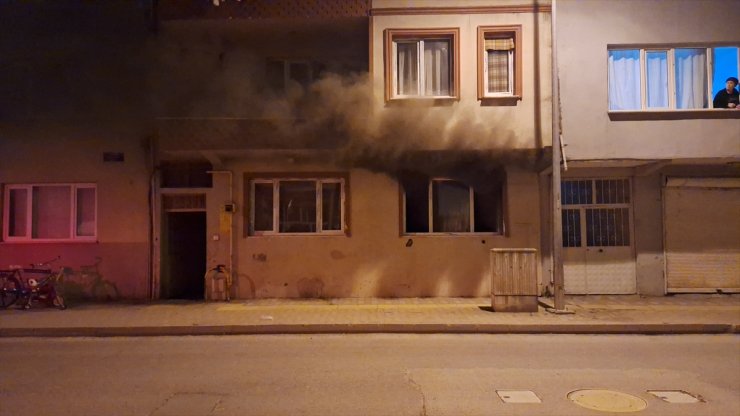 Samsun’da evde çıkan yangında 3 yaşındaki çocuk dumandan etkilendi