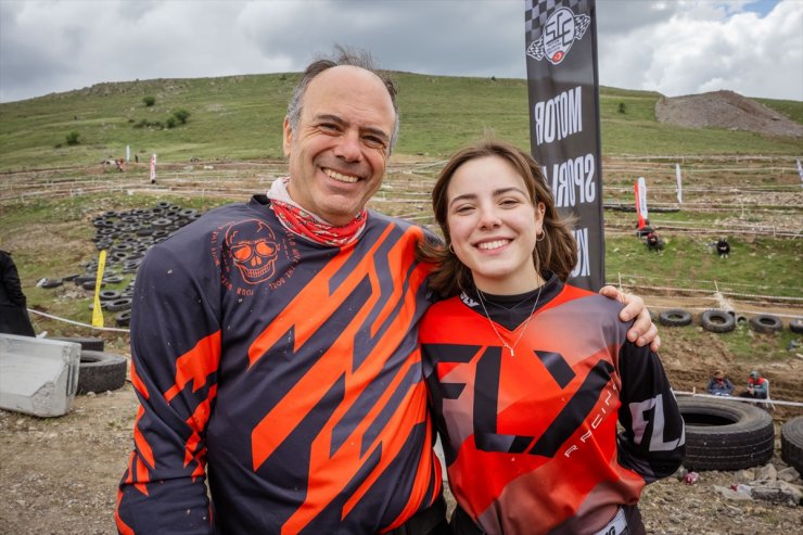 Türkiye Enduro ve ATV Şampiyonası'nda baba-kız birlikte yarışıyor