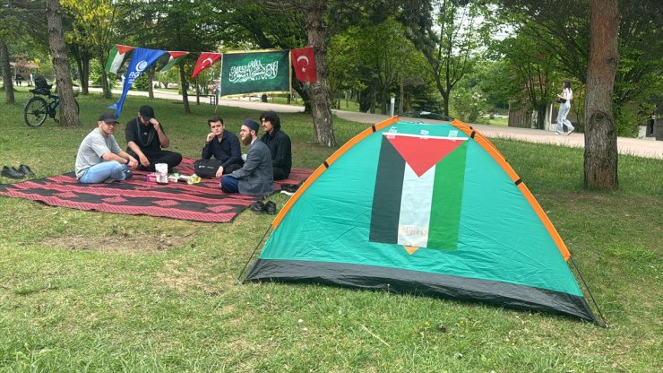 Bolu'da üniversite öğrencileri Filistin'e destek için oturma eyleminde