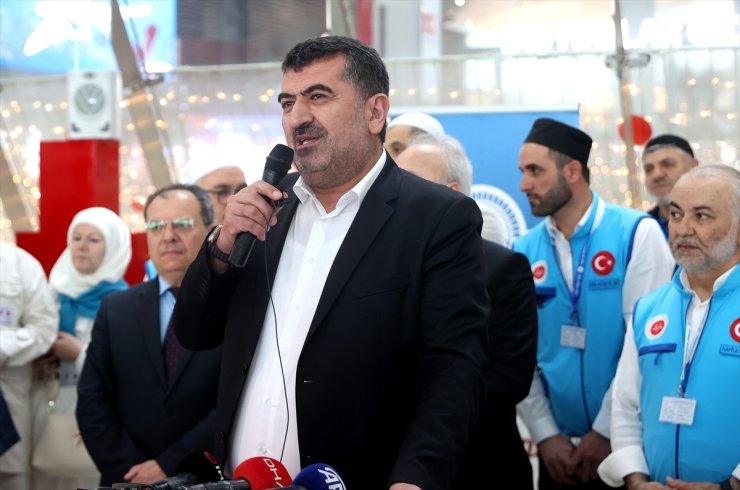 İstanbul Havalimanı'ndan ilk hac kafilesi dualarla uğurlandı