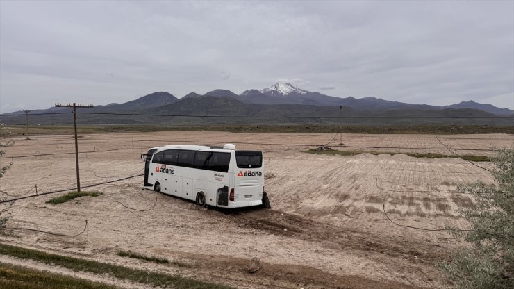 Kayseri'de yoldan çıkan yolcu otobüsündeki 4 kişi yaralandı