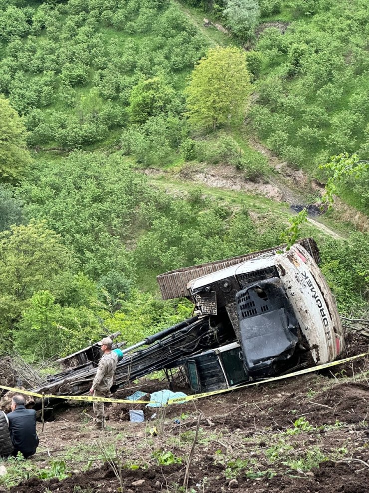 Ordu'da iş makinesinin devrildiği kazada sürücü hayatını kaybetti