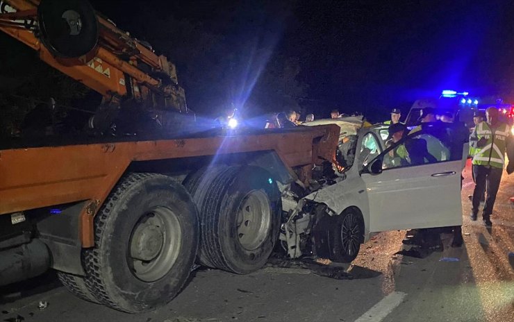 Amasya’da vince arkadan çarpan otomobilin sürücüsü öldü