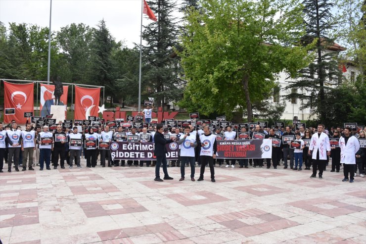 Bursa ve çevre illerde eğitim sendikaları İstanbul'da okul müdürünün öldürülmesini protesto etti