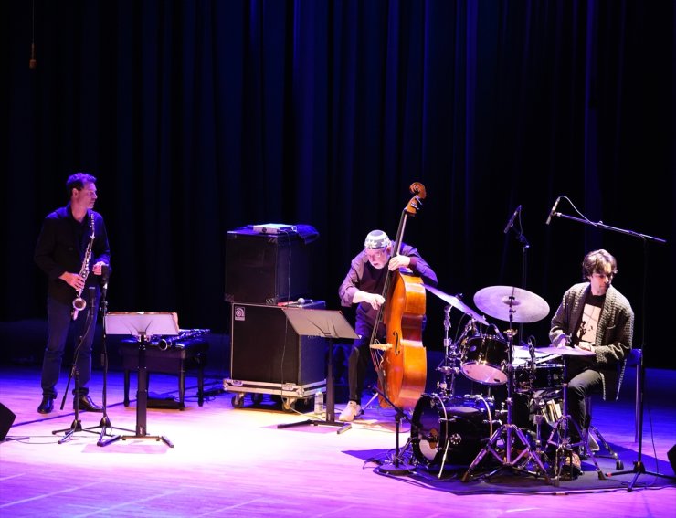 Caz sanatçısı Henri Texier, CRR'de konser verdi