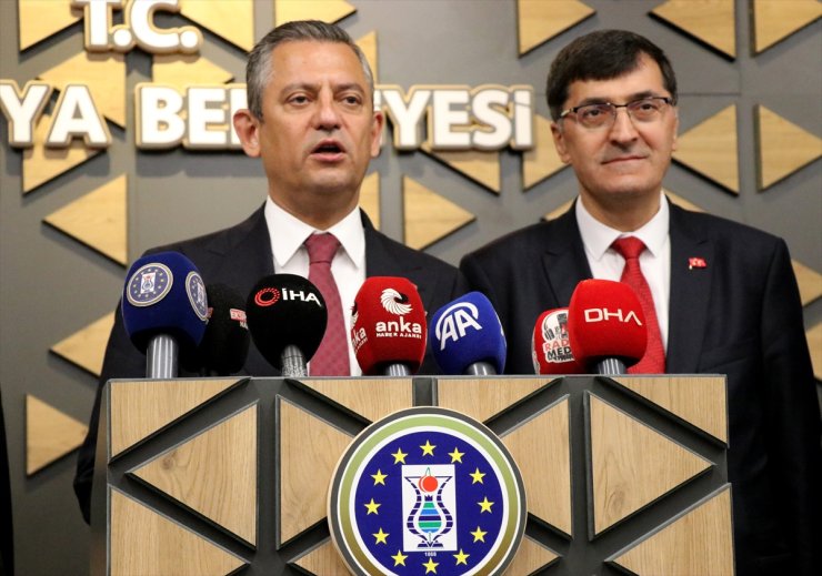 CHP Genel Başkanı Özel, Kütahya Belediyesini ziyaret etti