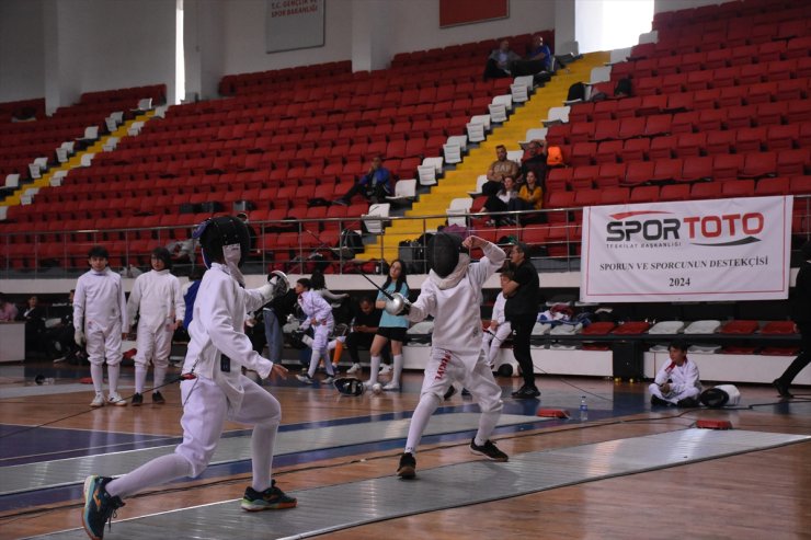 Karaman'da düzenlenen Okul Sporları Eskrim Türkiye Birinciliği Müsabakaları sona erdi