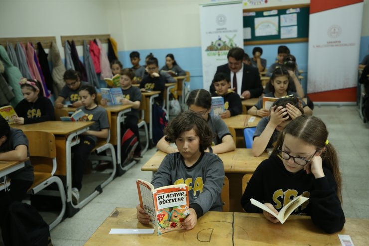 Sakarya'da okullarda toplu okuma etkinliğiyle öğrencilere kitap sevgisi kazandırılıyor