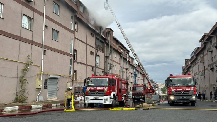 Başakşehir'de sanayi sitesinde çıkan yangın söndürüldü