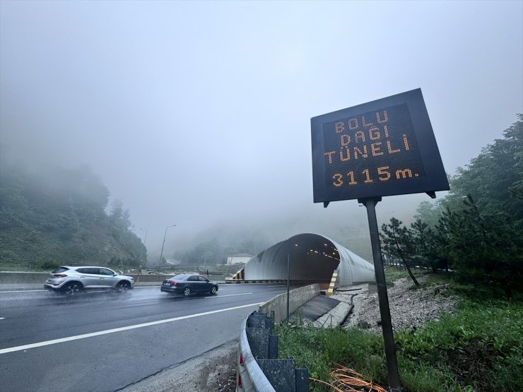 Bolu Dağı'nda sis ve sağanak etkili oldu