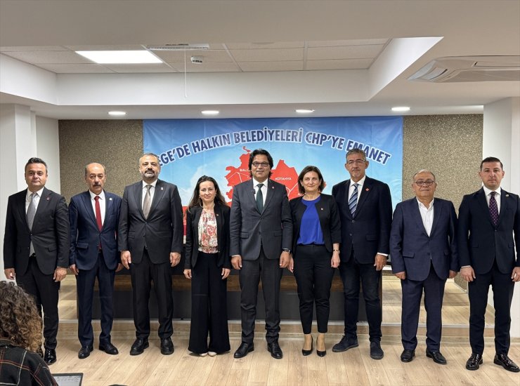 CHP'nin Ege'deki il başkanları İzmir'de bir araya geldi