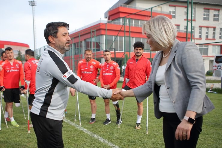 Çorum'da engelli derneklerinden Ampute Milli Futbol Takımı'na ziyaret