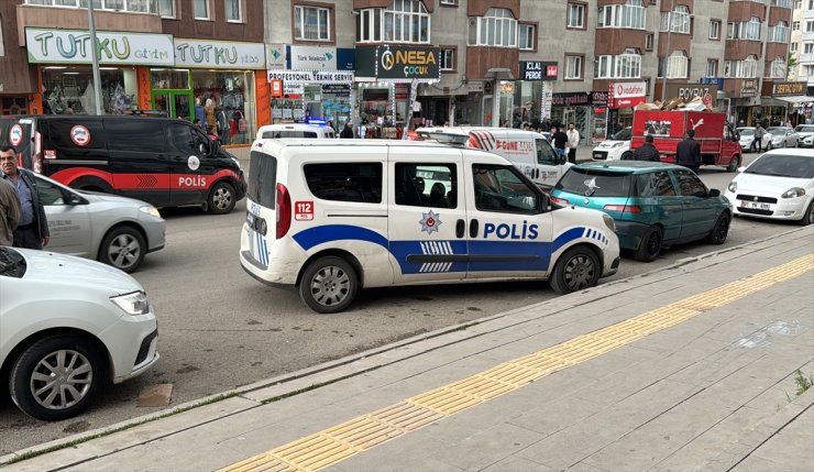 Erzurum'da trafikte yol verme kavgasında 1 kişi bıçakla yaralandı