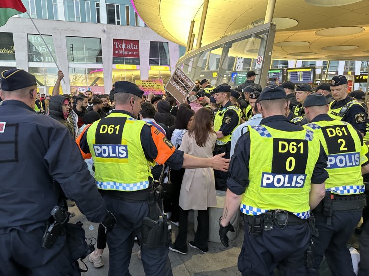 Eurovision'un düzenlendiği Malmö Arena önünde İsrail'i protesto edenlerden 10 kişi gözaltına alındı